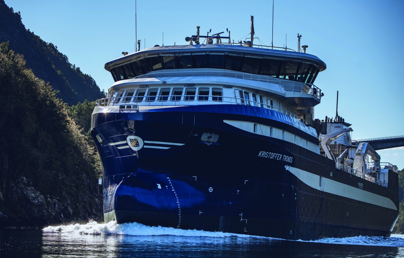 «Kristoffer Tronds» er Norges største og mest avanserte brønnbåt. Den er 90 meter lang og kan laste 750 tonn med levende laks.