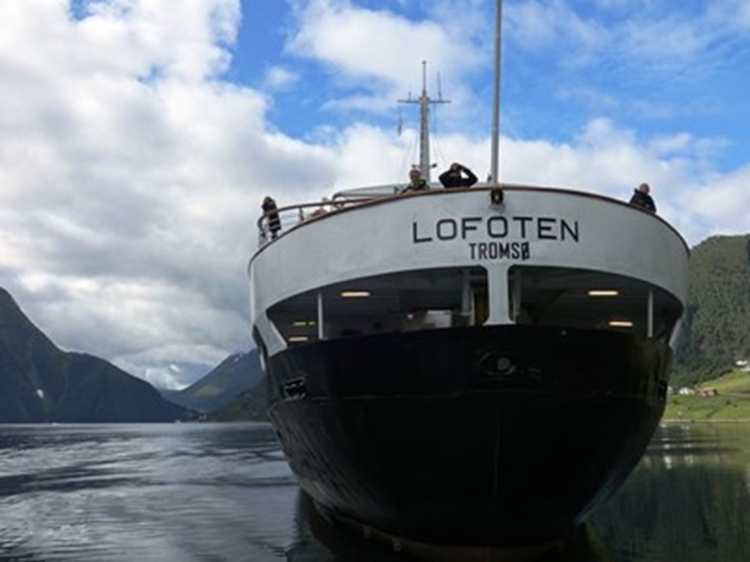 Skoleskipet MS Lofoten søker miljøarbeider